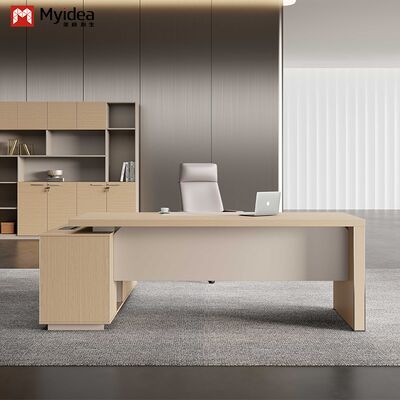 comprar Mesa executiva em forma de L de madeira maciça Myidea com gabinete de baixo e pés cobertos de borda de liga de alumínio para edifícios de escritórios online manufacture